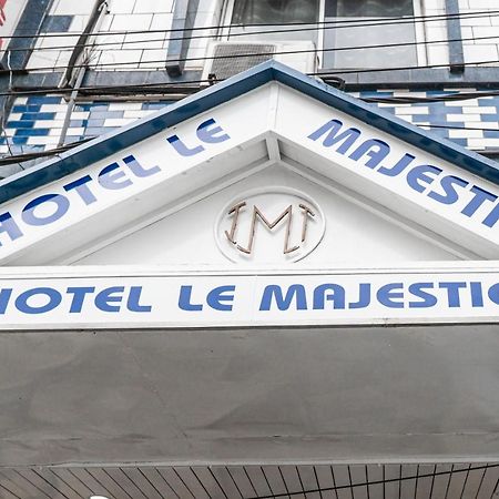 Hotel Le Majestic Дуала Екстериор снимка