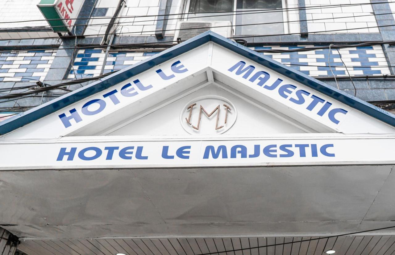 Hotel Le Majestic Дуала Екстериор снимка