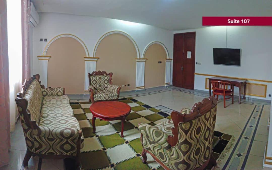 Hotel Le Majestic Дуала Екстериор снимка