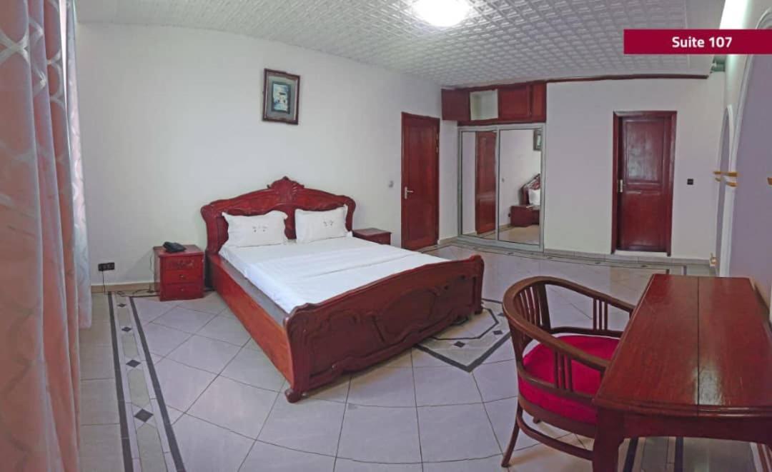 Hotel Le Majestic Дуала Екстериор снимка