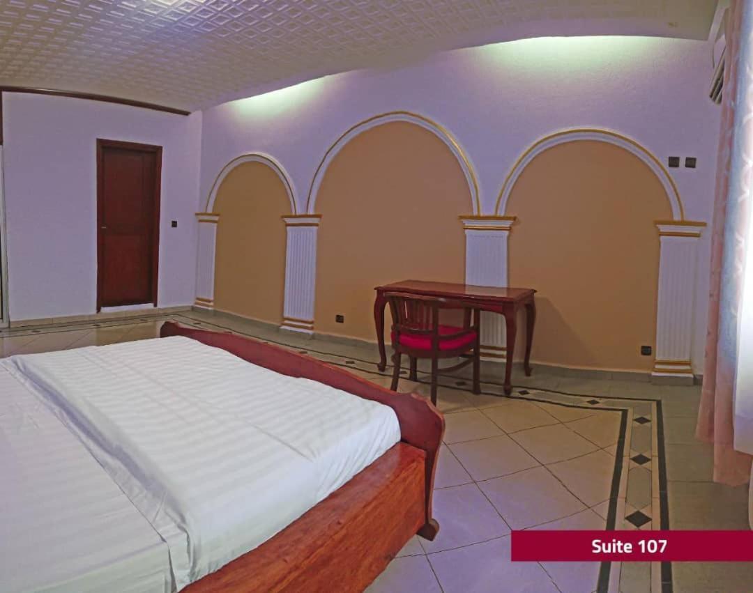 Hotel Le Majestic Дуала Екстериор снимка